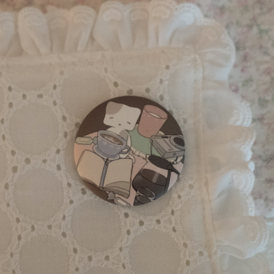 Sosoheehee Chocolate-Colored Cafe Pin Button
