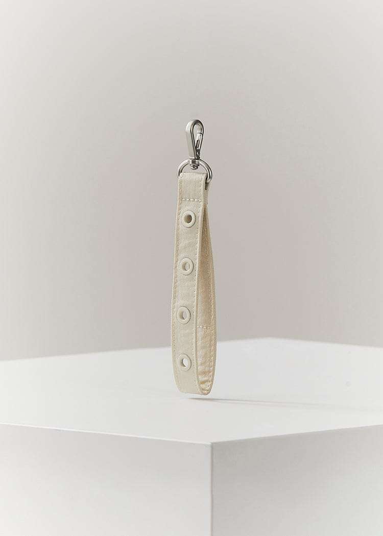Collet 4-Hole Strap Keyring Cream