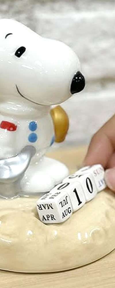 Snoopy Character Figure Perpetual Desk Calendar (Astronaut) - Japanese Version 201190