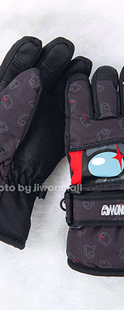 Among Us Character Dark Oasis Winter Gloves (Black) 942642