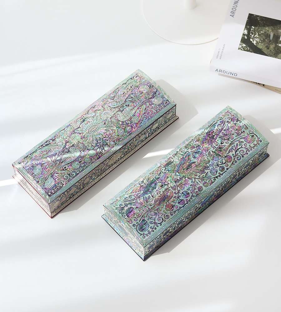 Nacre Lacquerware Yi Dynasty Flower and Vine Automatic Shell Pen Case