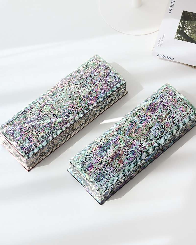Nacre Lacquerware Yi Dynasty Flower and Vine Automatic Shell Pen Case