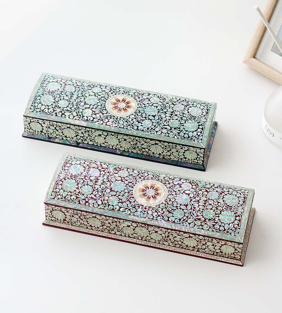 Lacquered Mother-of-Pearl Automatic Pen Case with Colored Flower Pattern