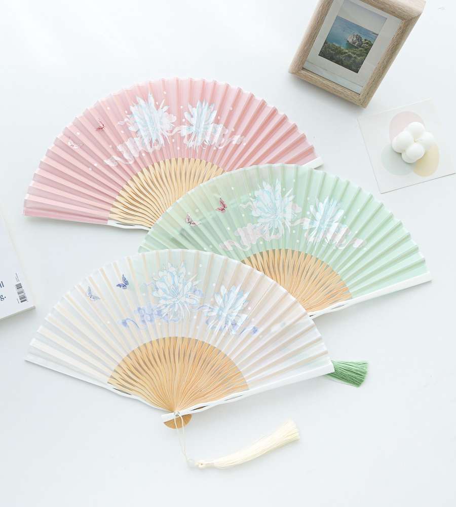 Pastel Real Chrysanthemum Perforated Folding Fan (P)