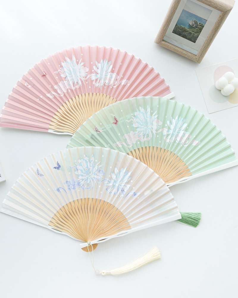 Pastel Real Chrysanthemum Perforated Folding Fan (P)