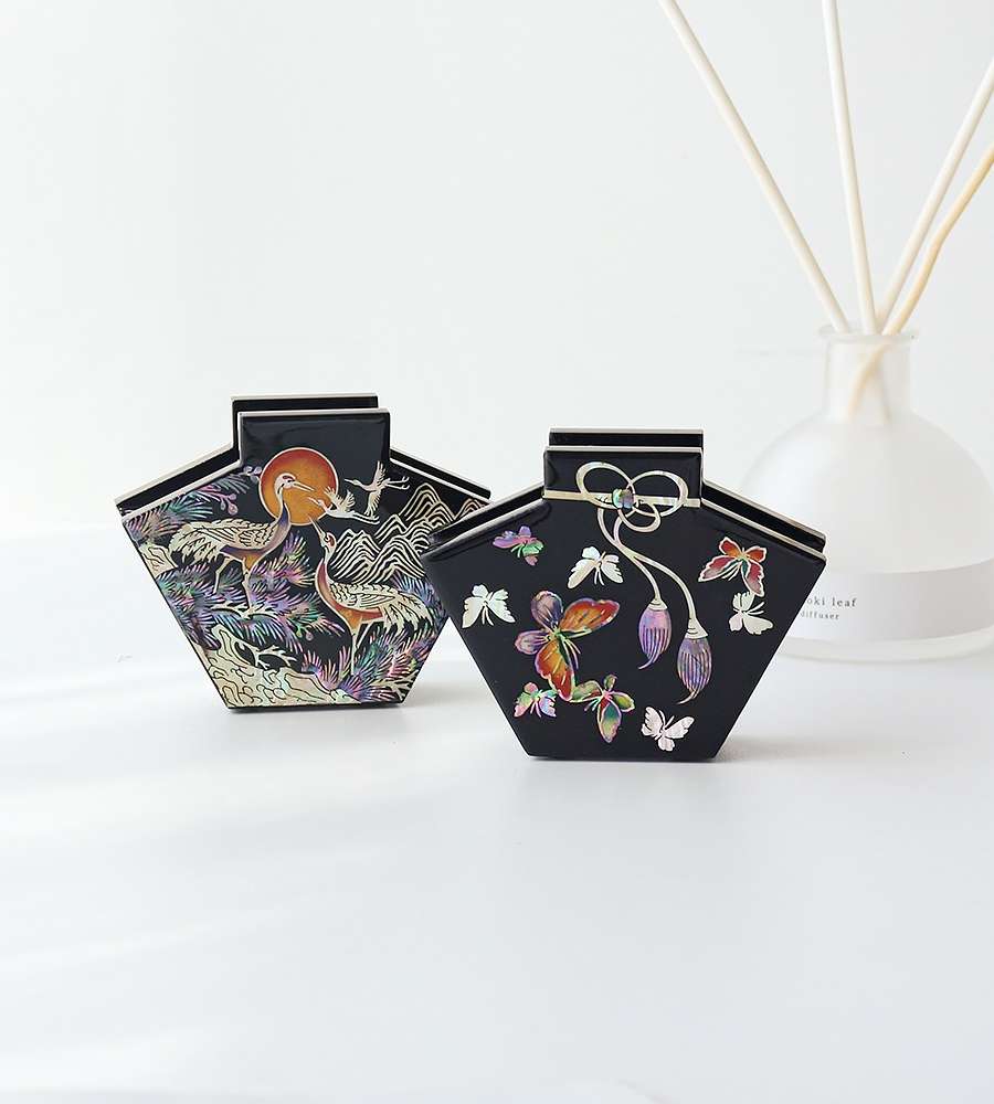 Mother-of-Pearl Lacquerware Business Card Holder (Crafted by Jang Tae-bok, Intangible Cultural Property Master)
