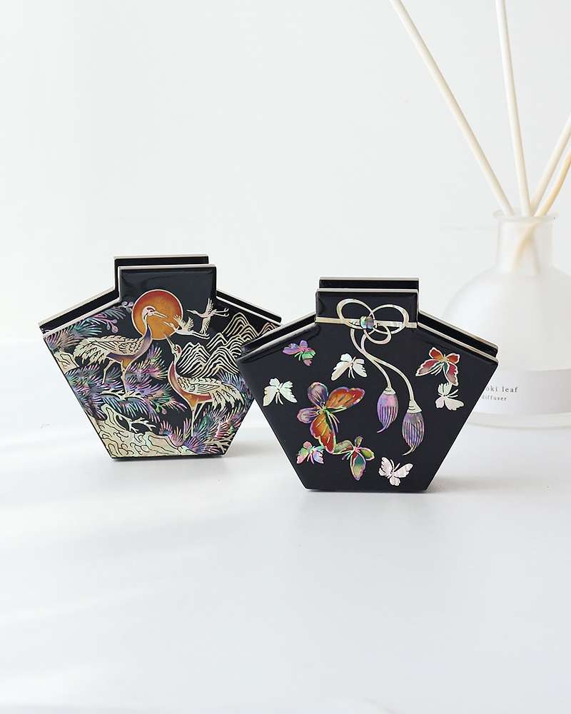 Mother-of-Pearl Lacquerware Business Card Holder (Crafted by Jang Tae-bok, Intangible Cultural Property Master)