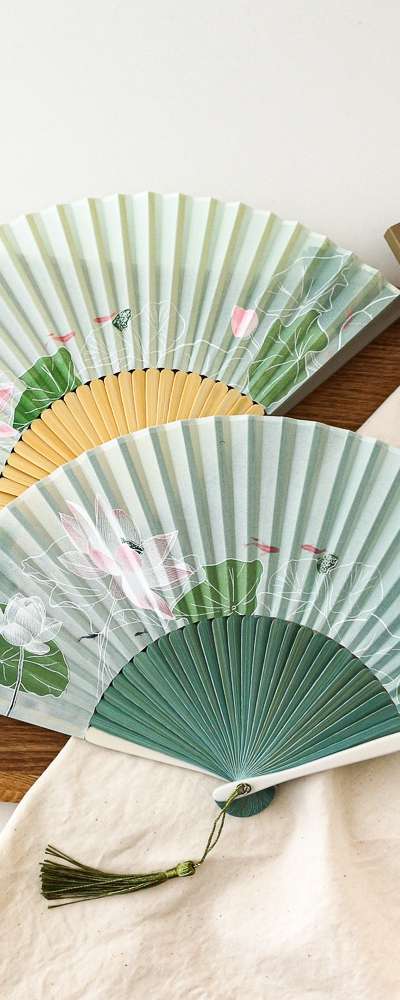 ホワイト蓮花竹折りたたみ扇（P）