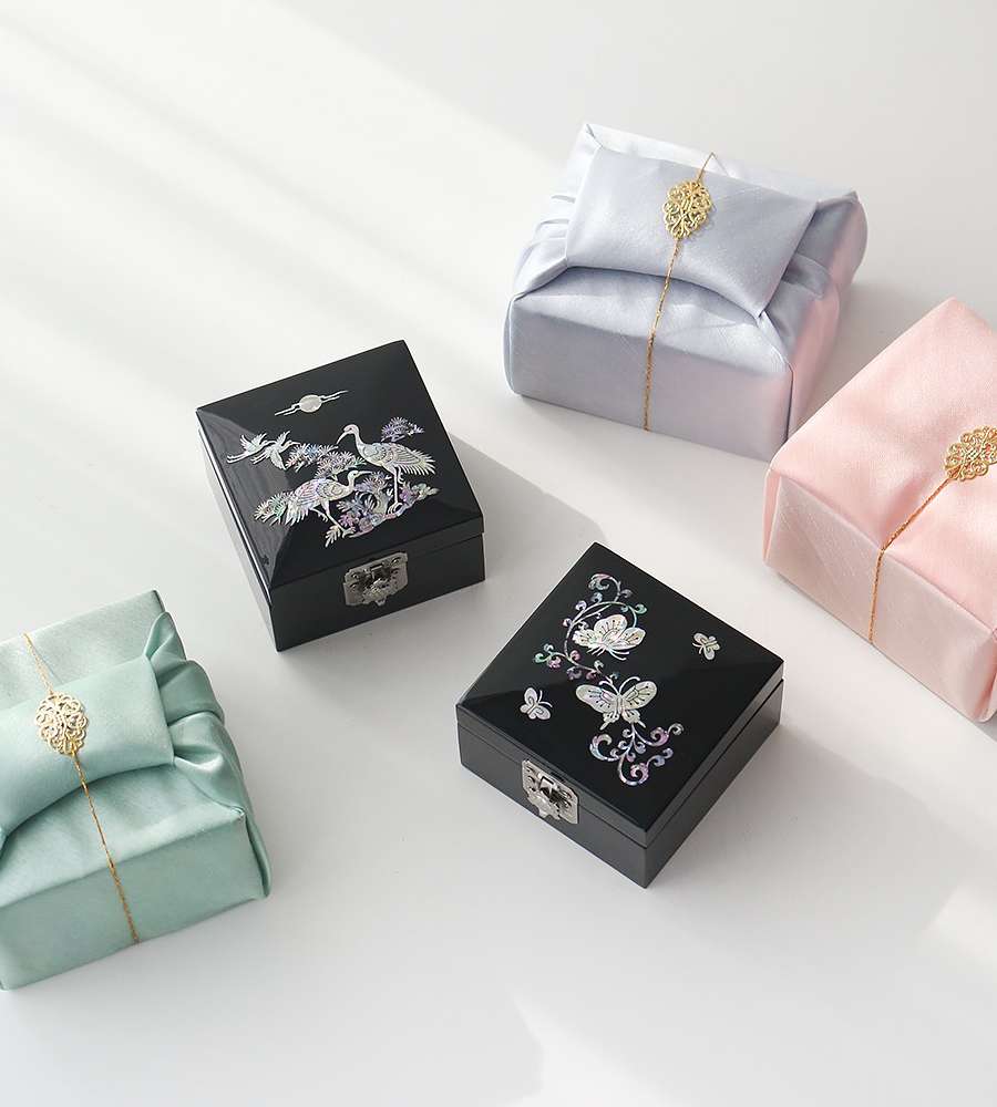 BEST Mother-of-Pearl Mini Jewelry Box with Ring Holder and Accessory Storage—International Gift