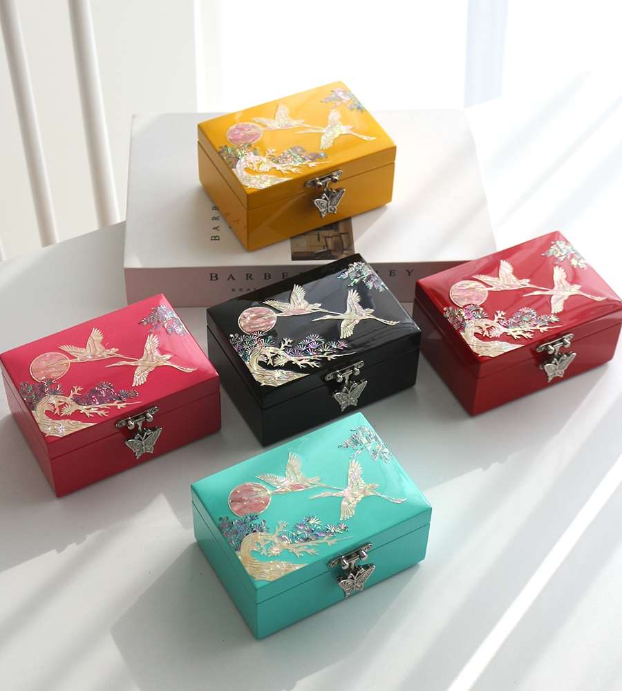 Vivid Mother-of-Pearl Inlaid Mini Lacquer Box - Crane and Pine