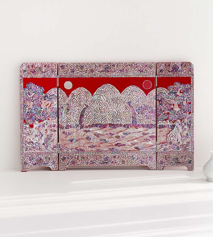 Premium Mother-of-Pearl Lacquerware Extra-Large Three-Panel Screen with Sun and Moon Design (Crafted by Jang Tae-bok, Korea Intangible Cultural Property Holder)