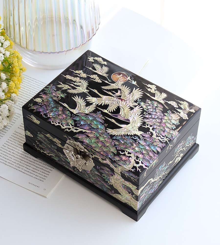 Nacre Inlay Lacquerware Thousand-Year Pine and Crane Jewel Box 18cm Black