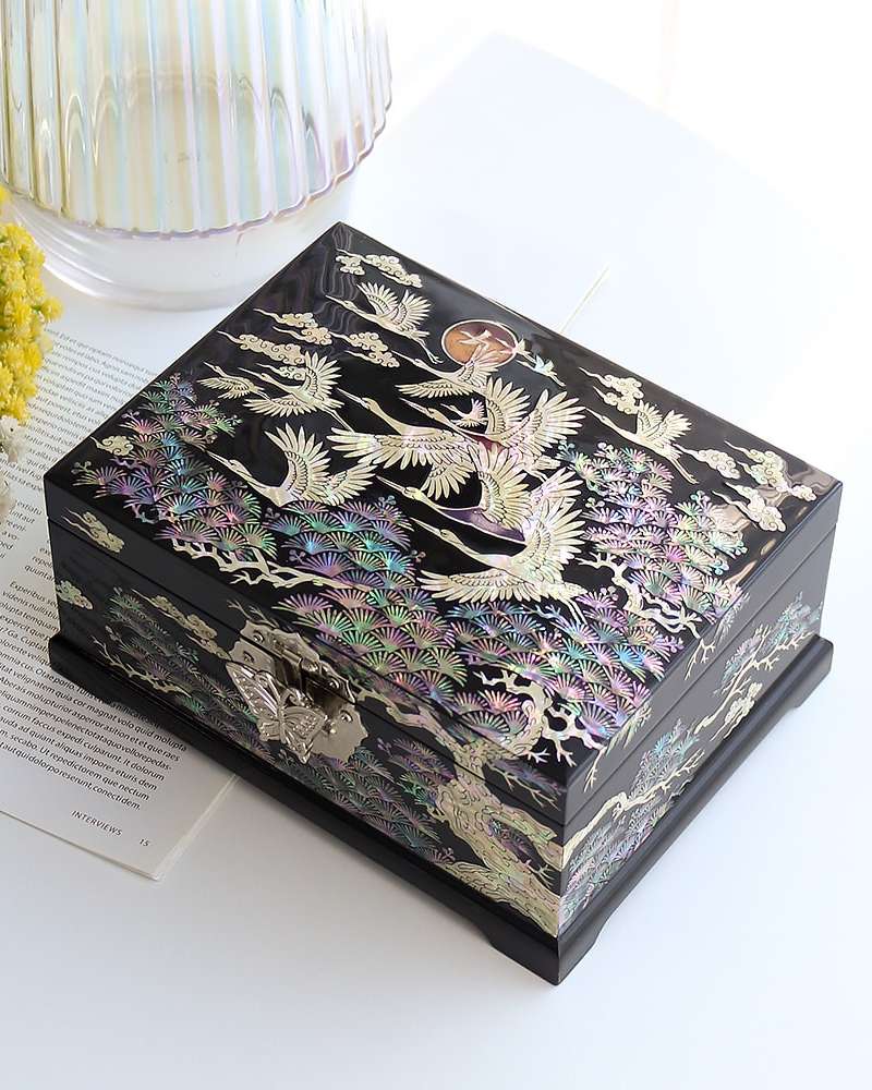 Nacre Inlay Lacquerware Thousand-Year Pine and Crane Jewel Box 18cm Black