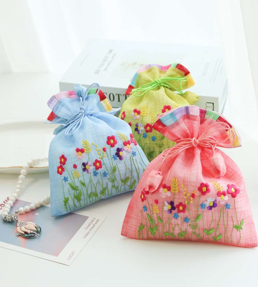 Mosi Flower Embroidered Lucky Pouch (Small) Y