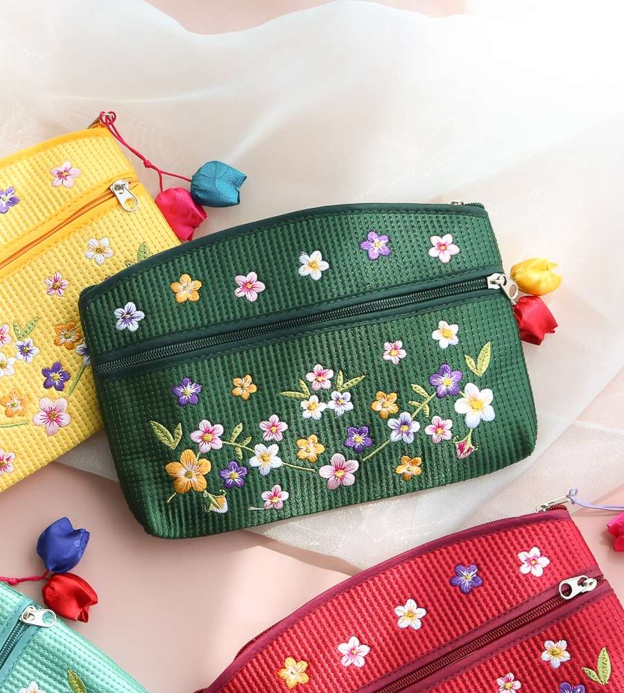 Plum Blossom Embroidered Quilted Pouch Y Type