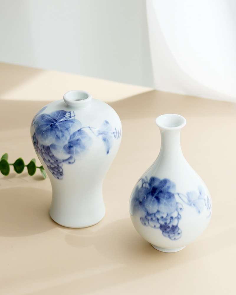 Premium Songwol White Porcelain Mini Vase Set (Grape)