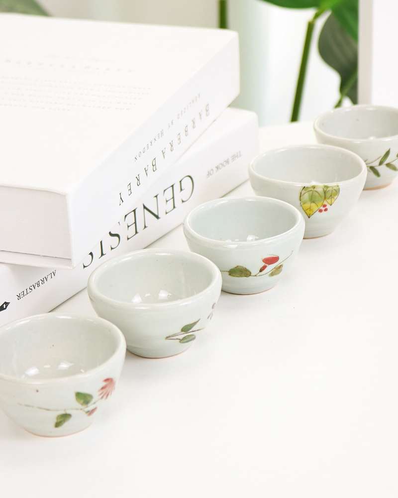 White Porcelain Wildflower 5-Piece Tea Set Traditional Korean Teacup Set