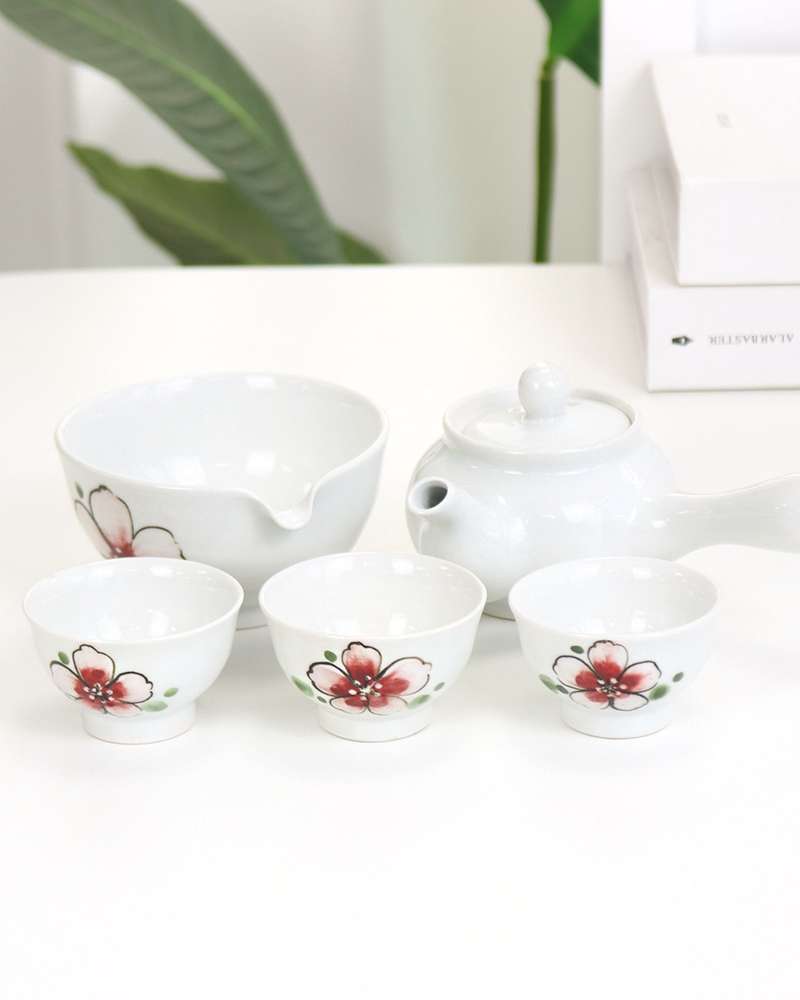 Red Magnolia 3-Person Tea Set Traditional Ceramic Tea Ware Set