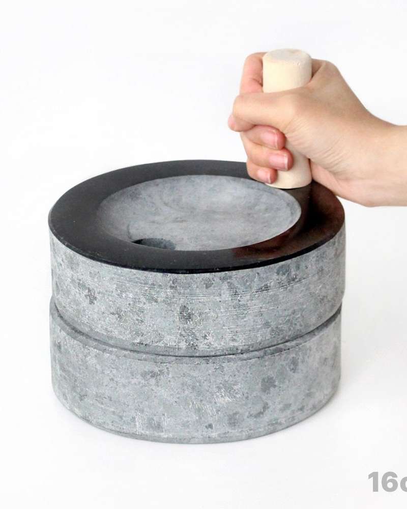 Dae Dam Go Korean Black Stone Mini Millstone 16cm (Traditional Holiday Decoration Souvenir)