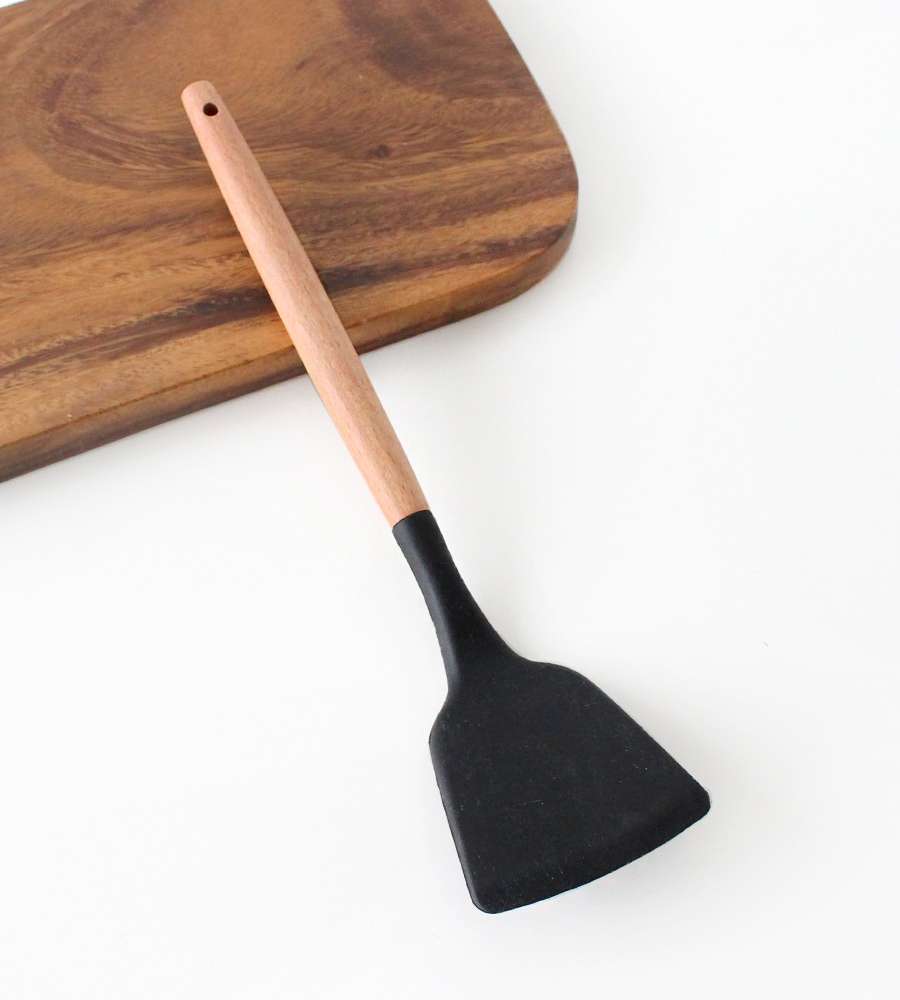 Black Wood Handle Silicone Straight Spatula | Pancake Turner