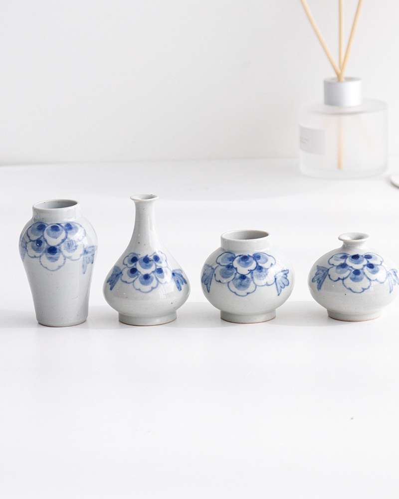 Gobaekja Miniature Peony Vase 4-Piece Set