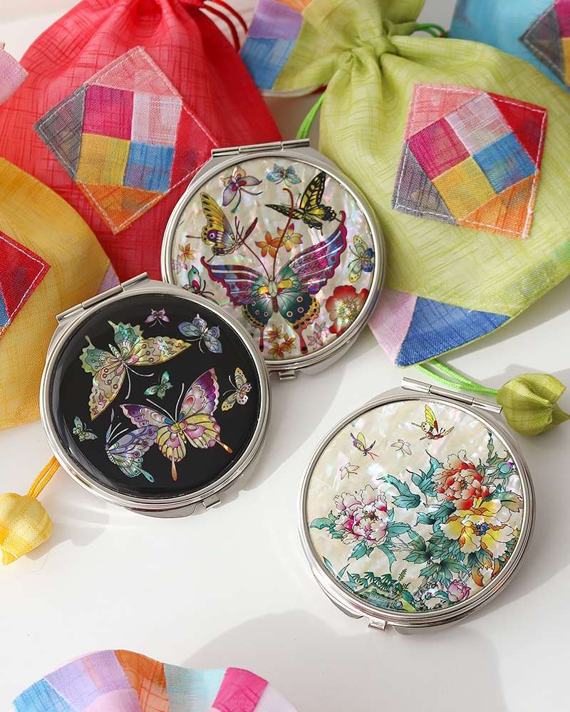 Mother-of-Pearl Hand Mirror (Large K) + Jogakbo Patchwork Square Ramie Pouch Set