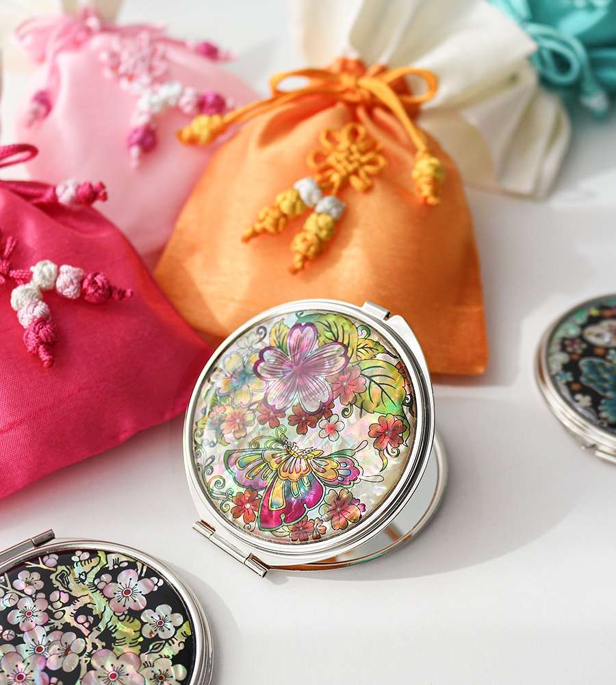 Mother-of-Pearl Hand Mirror Medium K + Silk Pouch Set (Choice)