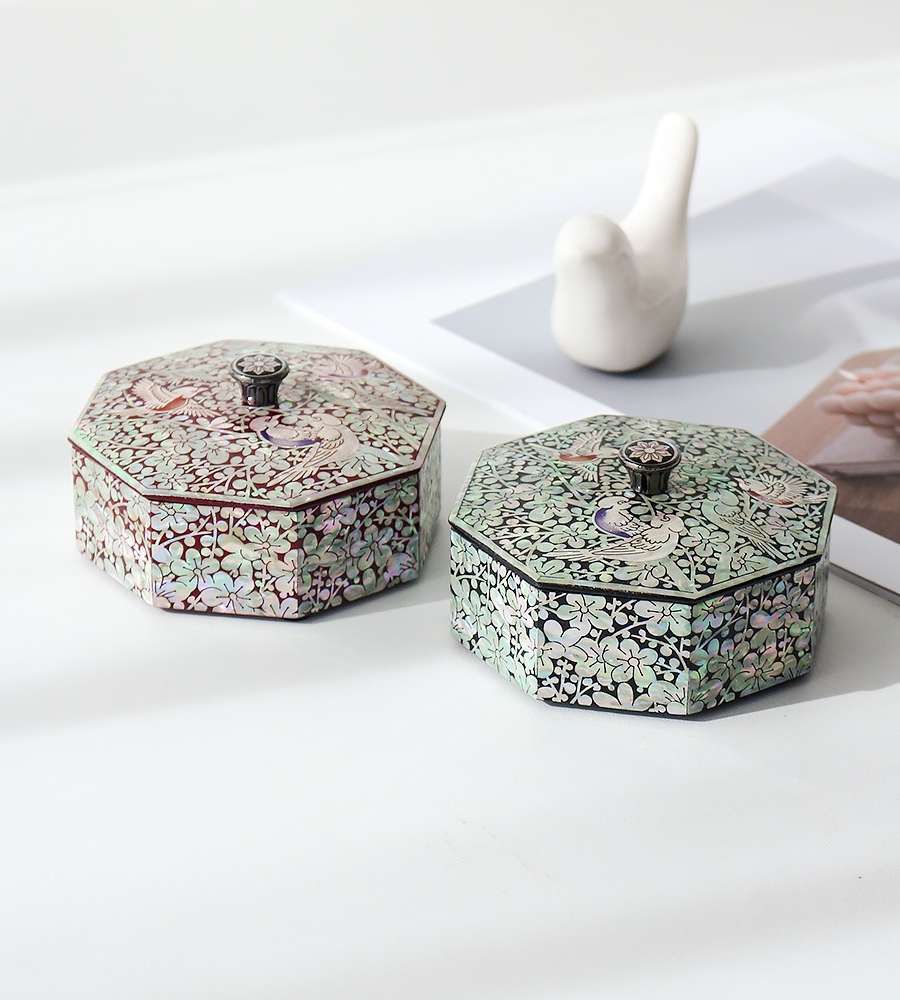 Nacre Lacquerware Plum Blossom Knob Octagonal Shell Box (9cm)