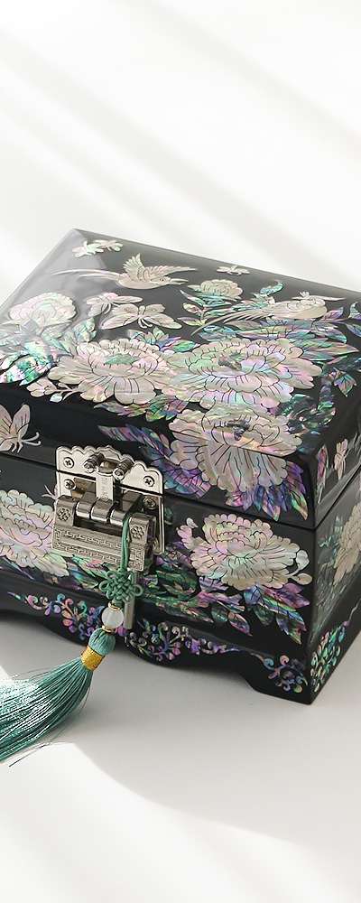 螺鈿漆器 牡丹蝶 転がし ジュエリーボックス ブラック 16センチ