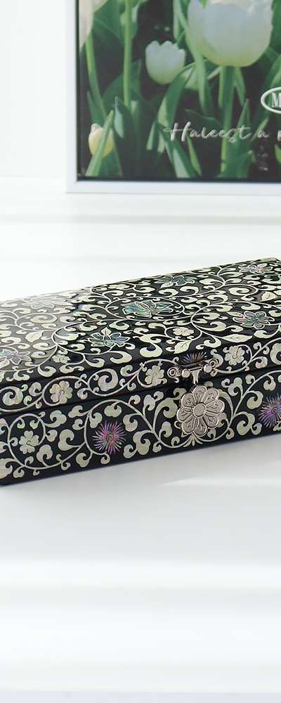 螺鈿漆器 牡丹花 1段 貝殻宝石箱 23cm ブラック（張泰復 文化財 機能人作品）