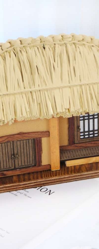 ミニチュア わら葺き屋根の家（小）