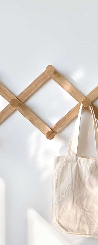 L Accordion Flat-Type Wooden Clothes Hanger | Foldable Wood Wall-Mounted Rack for Hats, Bags, and Accessories - Restaurant Hanger