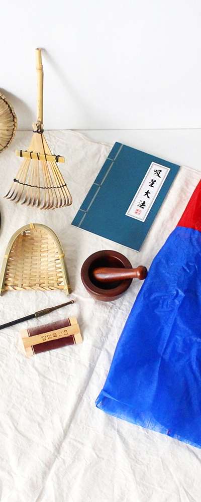 Traditional Culture Experience 10-Piece Set (Yangban Gat, Blue Lantern, Rake, Mortar, Mini Chest, Comb, Thread Roller, Gourd, Long Pipe)