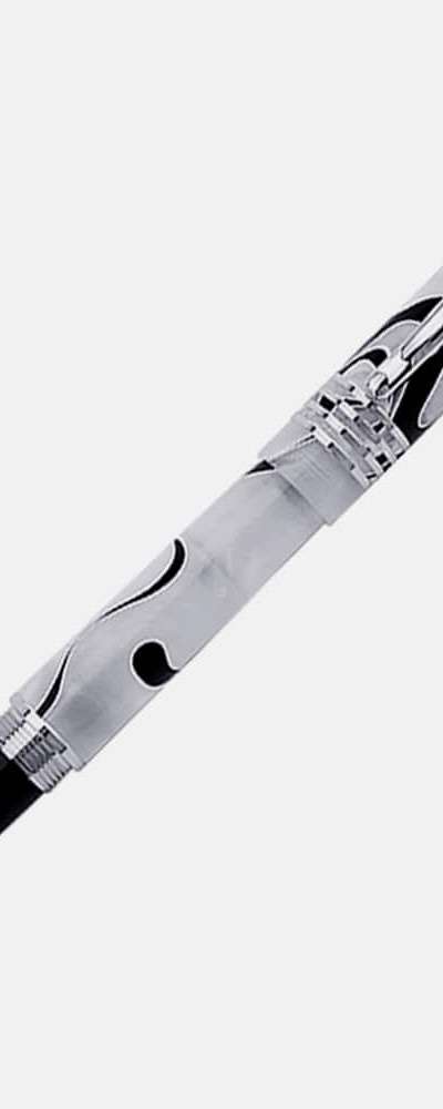 Monteverde Mountains of the World Everest White Black Fountain Pen