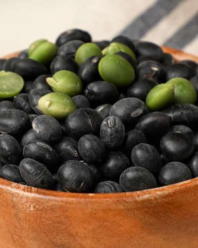 2025 Harvest Domestic Black Soybeans [Black Sorgheum with Green Interior 2kg] Green-Interior Black Beans