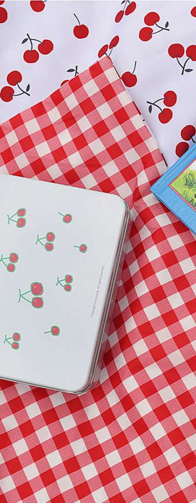 Momopop Waterproof Picnic Mat Cherry Check M