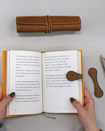O-CHECK Leather Magnet Bookmark Book Clip