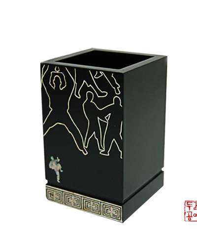 Tae Baek's Soul Pencil Holder