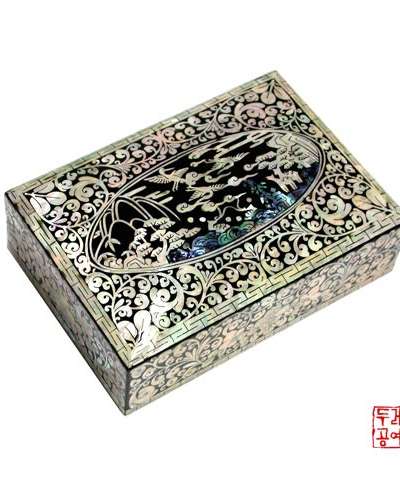 Lee Jo Oval Business Card Case