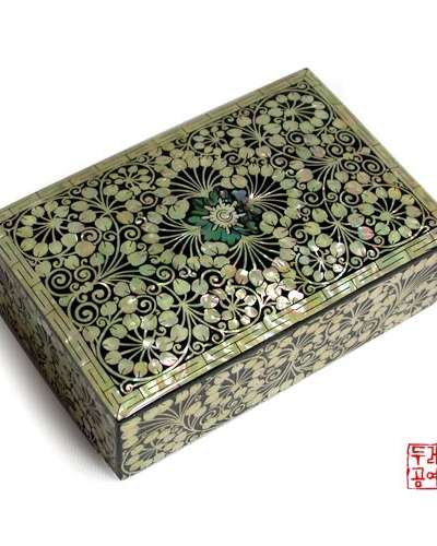 Lee Jo Peach-Shaped Trinket Box