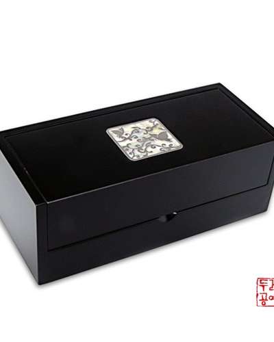 Mother-of-Pearl Eyeglass Case - Scrolling Butterfly