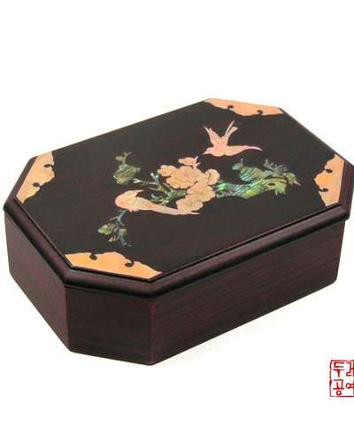 四君子象嵌漆八角平箱