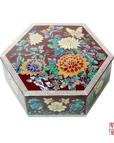 菊と蝶の六角形マルチ用途箱 [朱色]