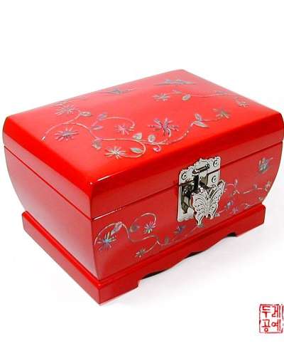 蝶文宝石箱