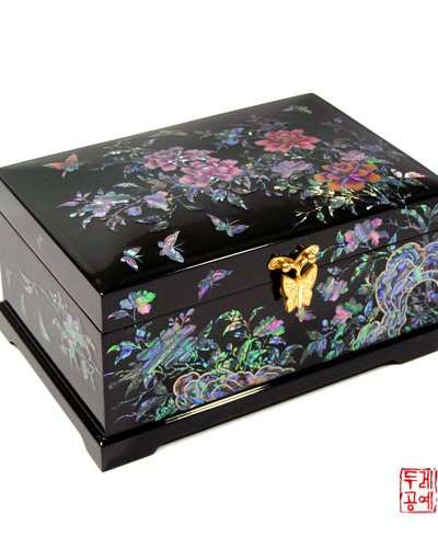 菊花文様蝶宝石箱（黒色）