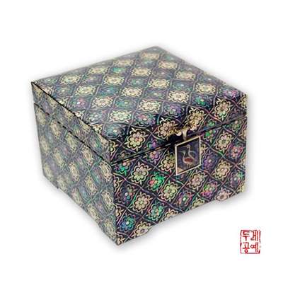 Chrysanthemum Pattern Jewelry Box