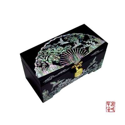 Fan-Shaped Jewelry Box