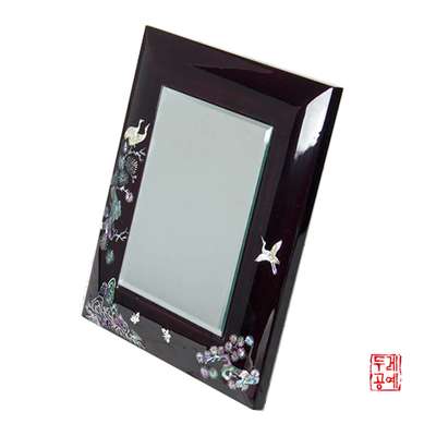Nacre Pine and Crane Mirror (Black)