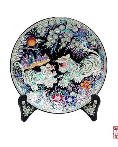 彩画山水白虎争盤[小]
