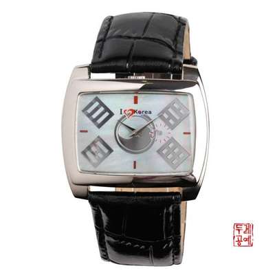 Mother-of-Pearl Taegeuk Flag Clock (Black, Ivory)